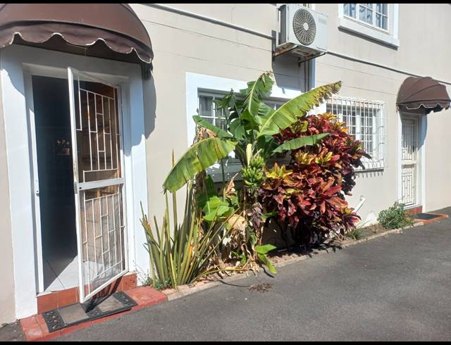 2 BEDROOM DUPLEX FOR SALE IN GLENWOOD